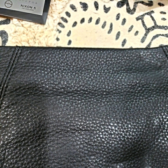 NEW NIXON BLACK LEATHER CROSSBODY BAG - Picture 11 of 13